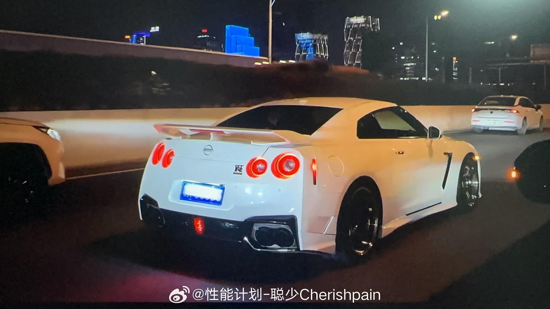 18款GTR换24款的后杠，配ADVAN R6真绝 ​​​