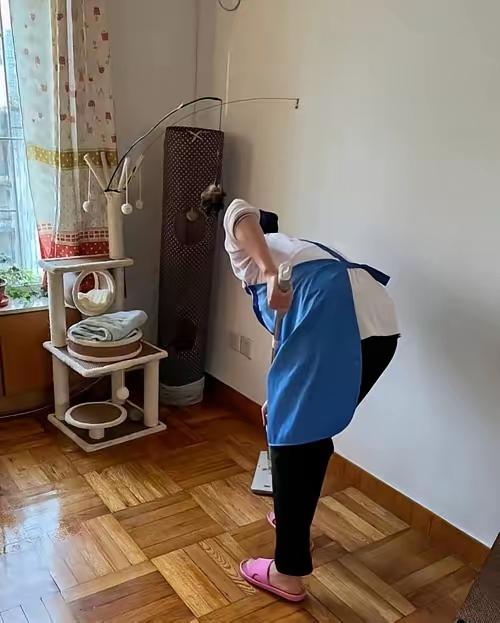 做保姆得拎清：不是卑微，是把“边界”揣心里

做保姆的，真得明白一件事：不是要委