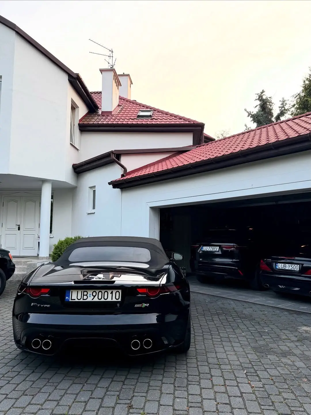 Black Jaguar Ftype.