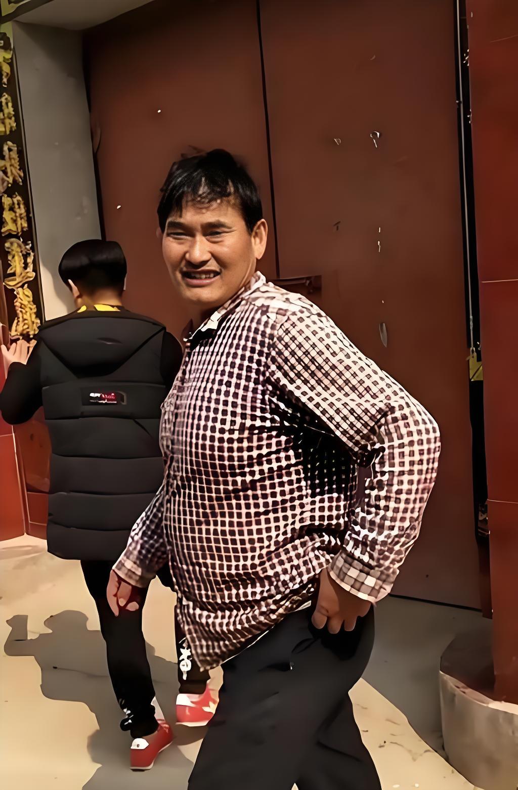 今年4月，大衣哥朱之文公开说了一句话：以后再也不往外借钱了。

不是小气，是借出