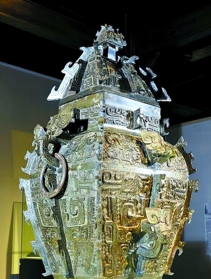 1952年，一名死刑犯在临死之前表示，自己私藏一件国宝级的文物，希望在交出后能免