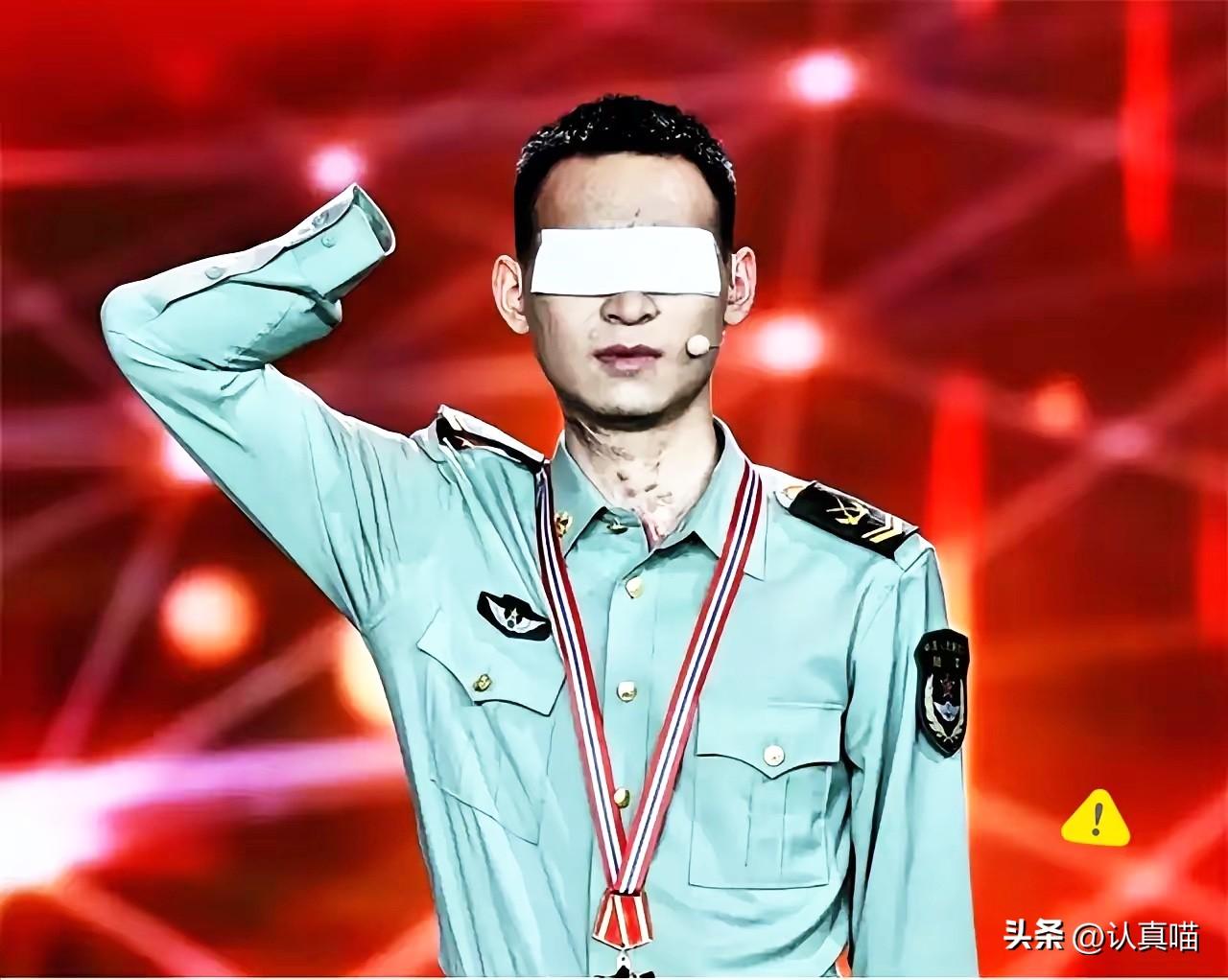 有人在网上给杜富国算了一笔细账，
月津贴三万二，无障碍住房，日常开销全免，可这笔