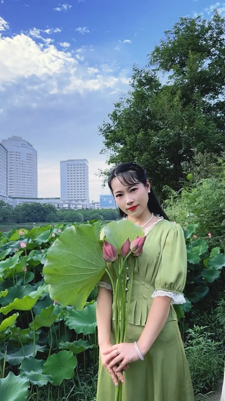 你们摘不到的荷花我替你们摘了……