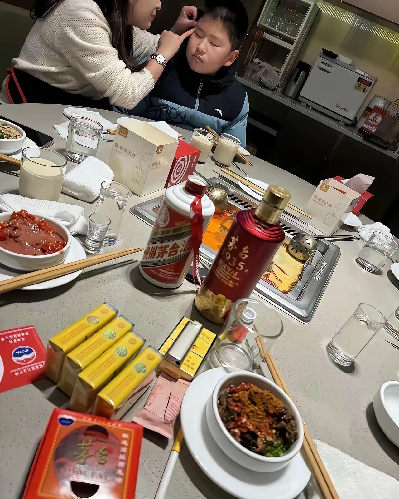 喝这样的酒喝抽这样香烟的人，是什么条件家庭