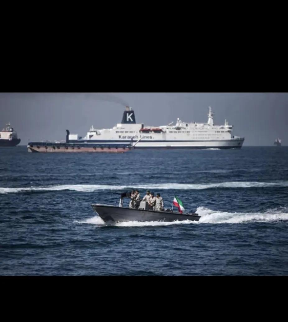 最近中东局势出现了戏剧性的反转，特别让人意外。伊朗为了缓和紧张氛围，主动临时开放