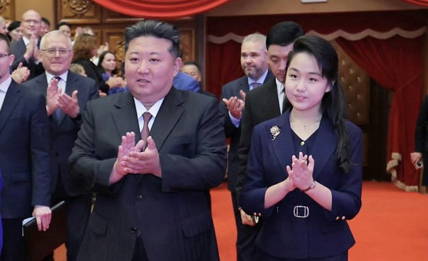 金正恩是去哪都带着女儿金主爱，这真是在培养接班人吗？ ​​​