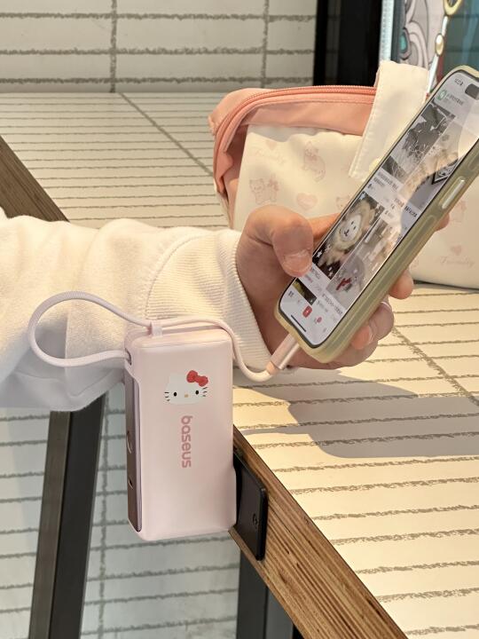 出门旅游带这个充电宝尊嘟方便鼠了！