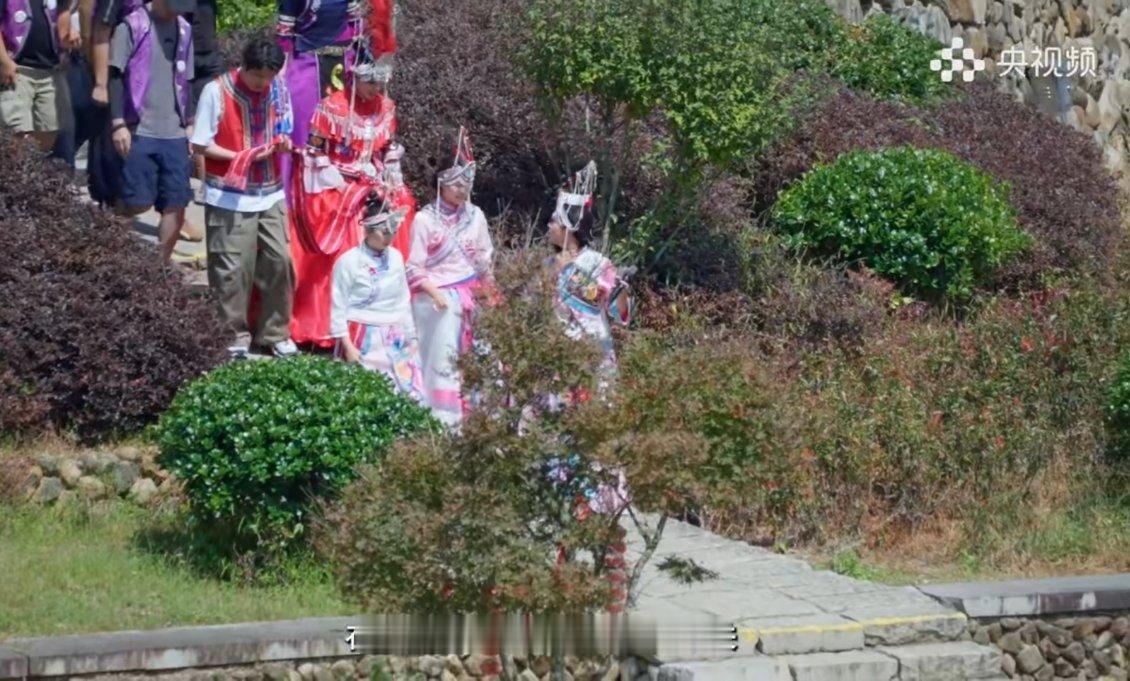 何广智当畲族新郎上头了 何广智体验畲族婚俗当新郎闯关！第一道拦路酒居然要靠抢，畲