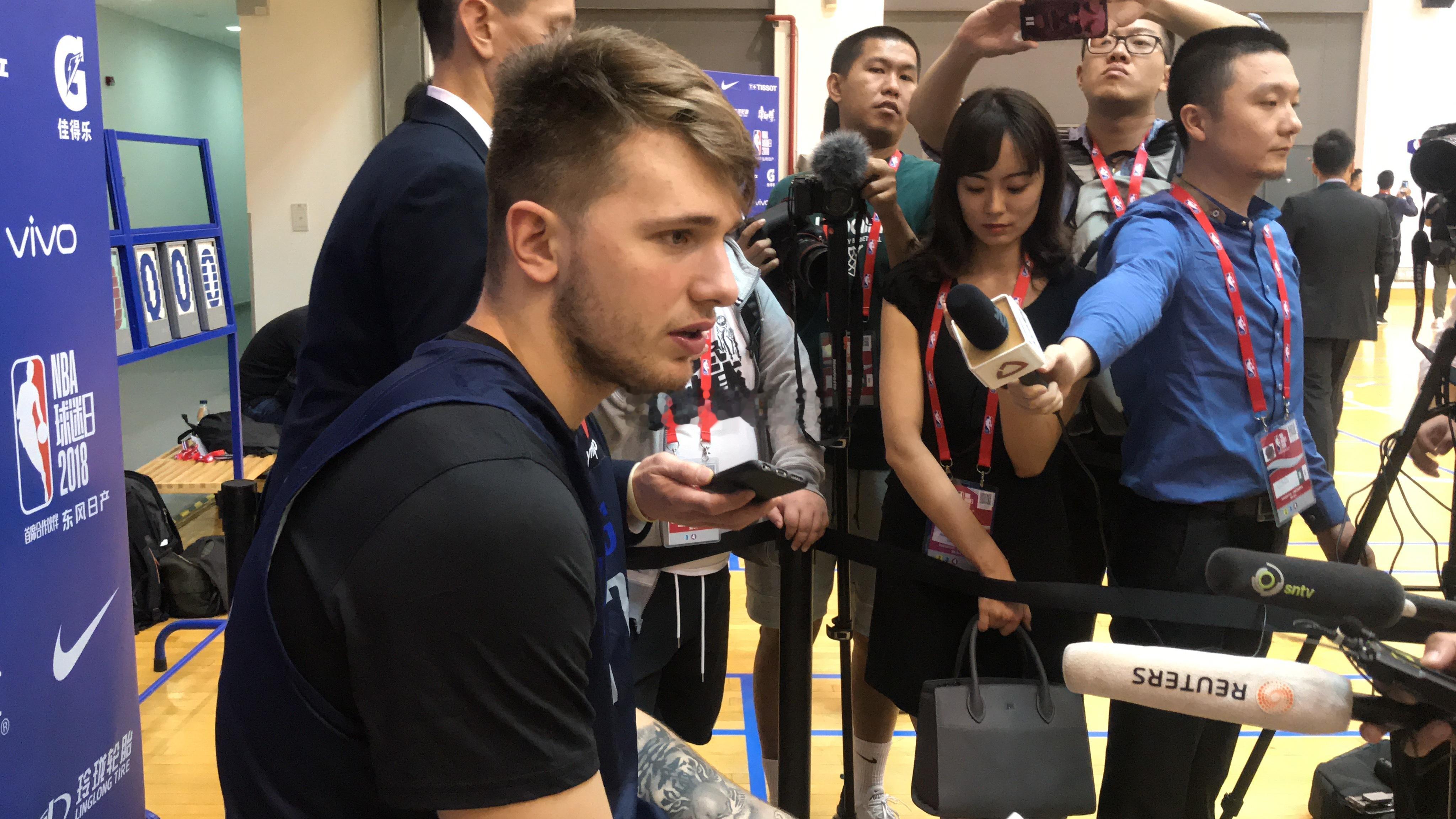 与NBA中国赛重逢2025记得2018年的秋天，NBA中国赛上海站，独行侠与76