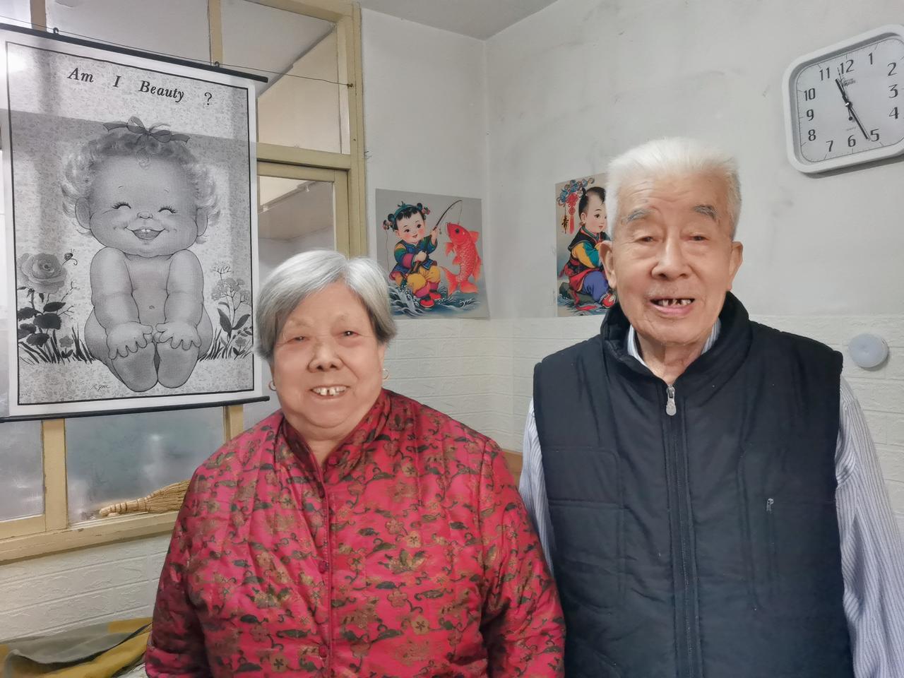 摊上这样的爹真无语！
我妈的慢阻肺又犯了，一天得吃两顿药，我们几个儿女商量好，轮