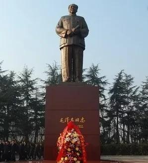 清明将至，广大人民群众纪念毛主席，不仅仅是对毛主席个人表达敬仰和怀念之情，还是对