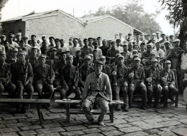 1949年10月，新中国即将成立之际，一些原国民党军队中的年轻人被俘，其中还有年