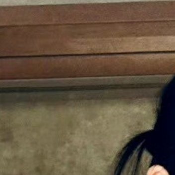 #刘浩存[超话]#时间跌入晚霞，又没入绝美的海面下，不断翻转，让我忆起了那时的岁