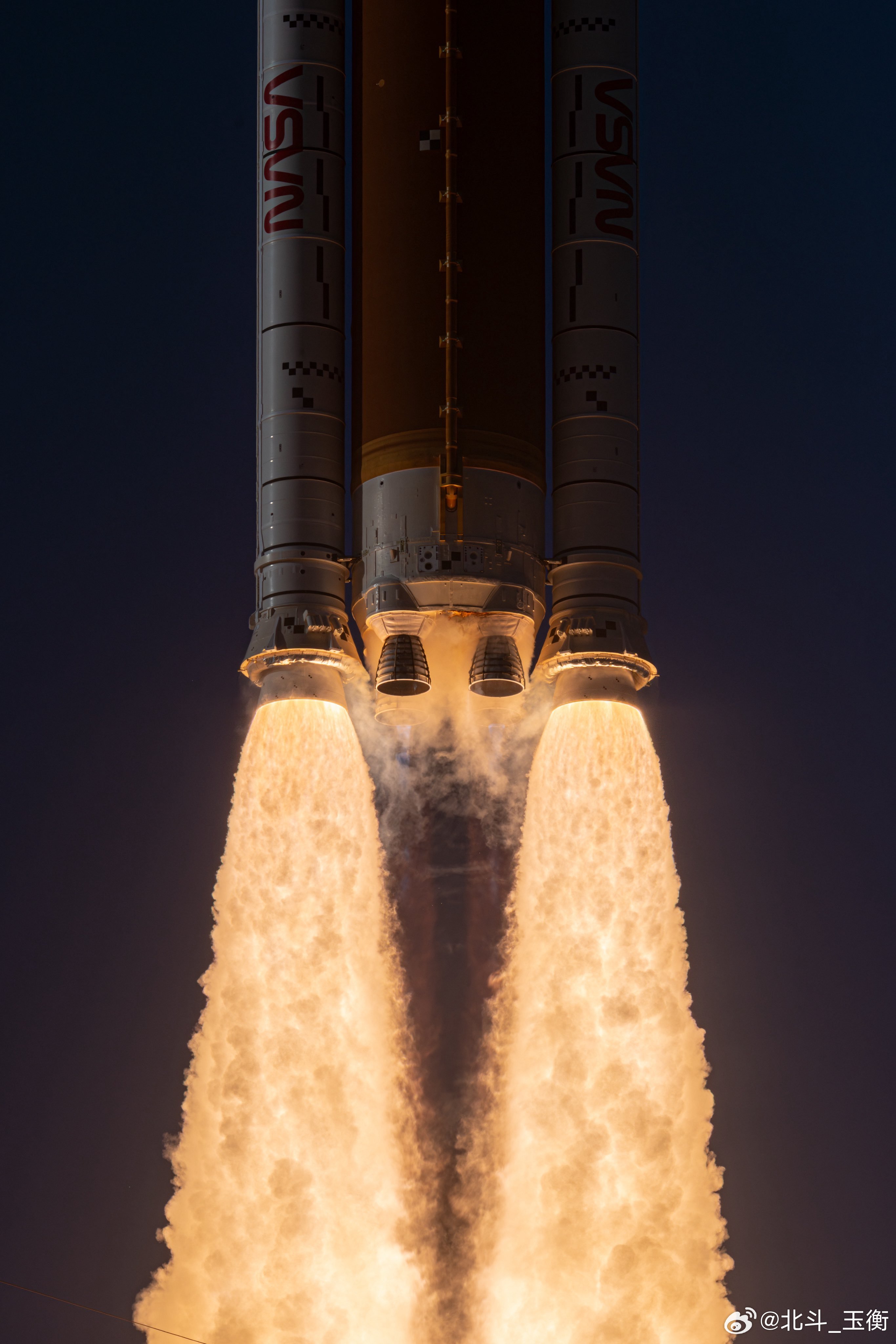 美国50多年来首次载人飞向月球卧槽这个拍的我也想拍图源X：johnkrausph