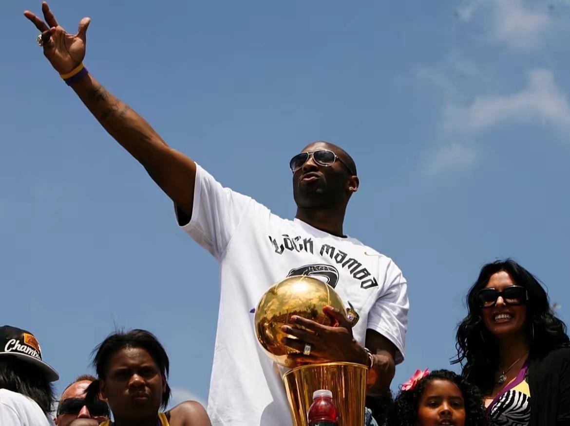 你无需告诉每个人，那一个个艰难的日子是如何熬过来的，大多数人都看你飞得高不高，很