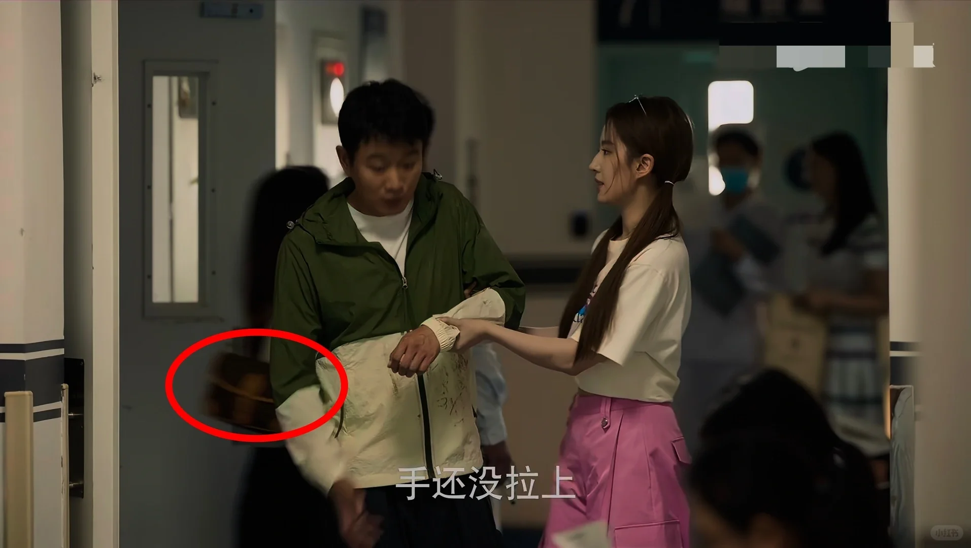 哈哈哈这算穿帮吗?