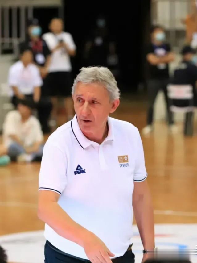 塞尔维亚主教练赛后点评中国队，说出了我们球员实力参差不齐

佩西奇：今天中国虽大