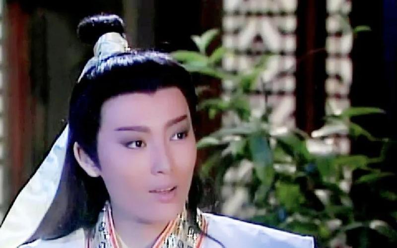 上世纪80、90年代，《雾锁南洋》《人在旅途》《莲花争霸》等新加坡电视剧风靡中国