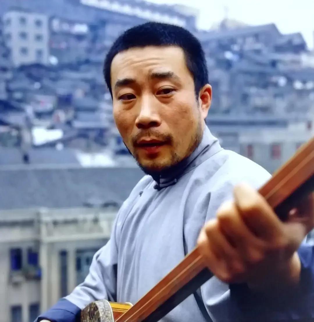 李雪健在电影《鼓书艺人》（1987年）中饰演方宝庆

在剧中，李雪健成功塑造了鼓