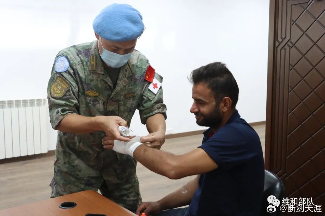 #精忠蓝盔[超话]##致敬中国蓝盔##致敬中国军人# 中国蓝盔在黎以边境一线开展