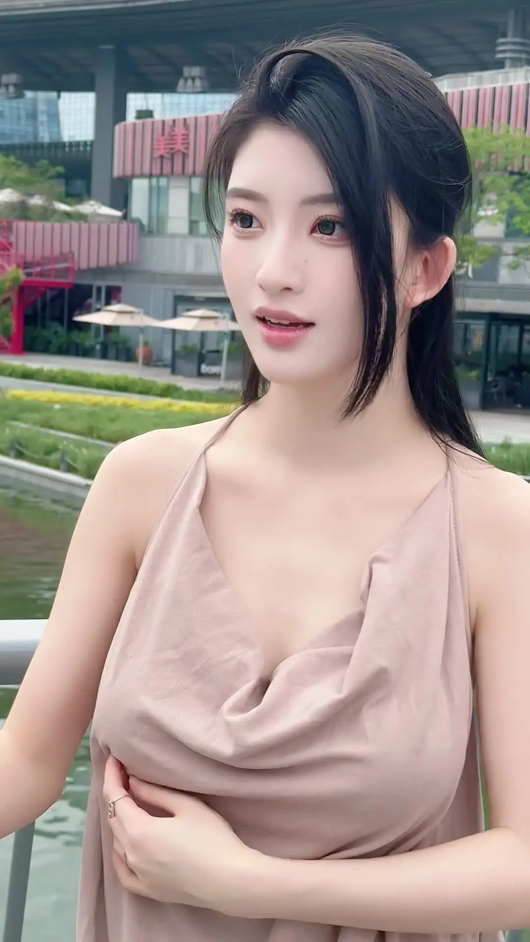 完美身材 清纯甜美 车模美女