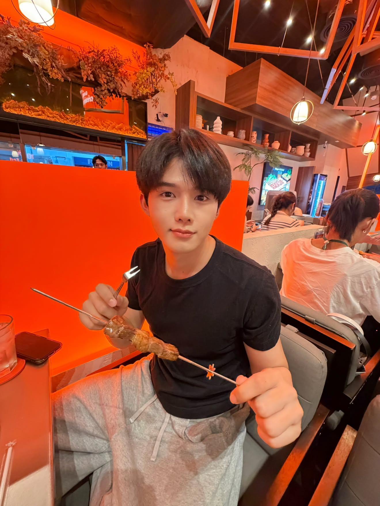 两口子美美外食中😋 ​​​
