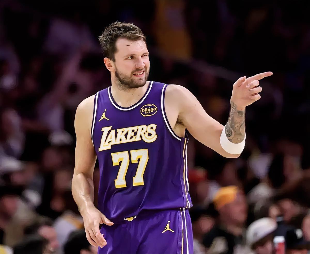 湖人127-113大胜骑士！这3位是赢球最大功臣，东契奇42+12太无解
 
1