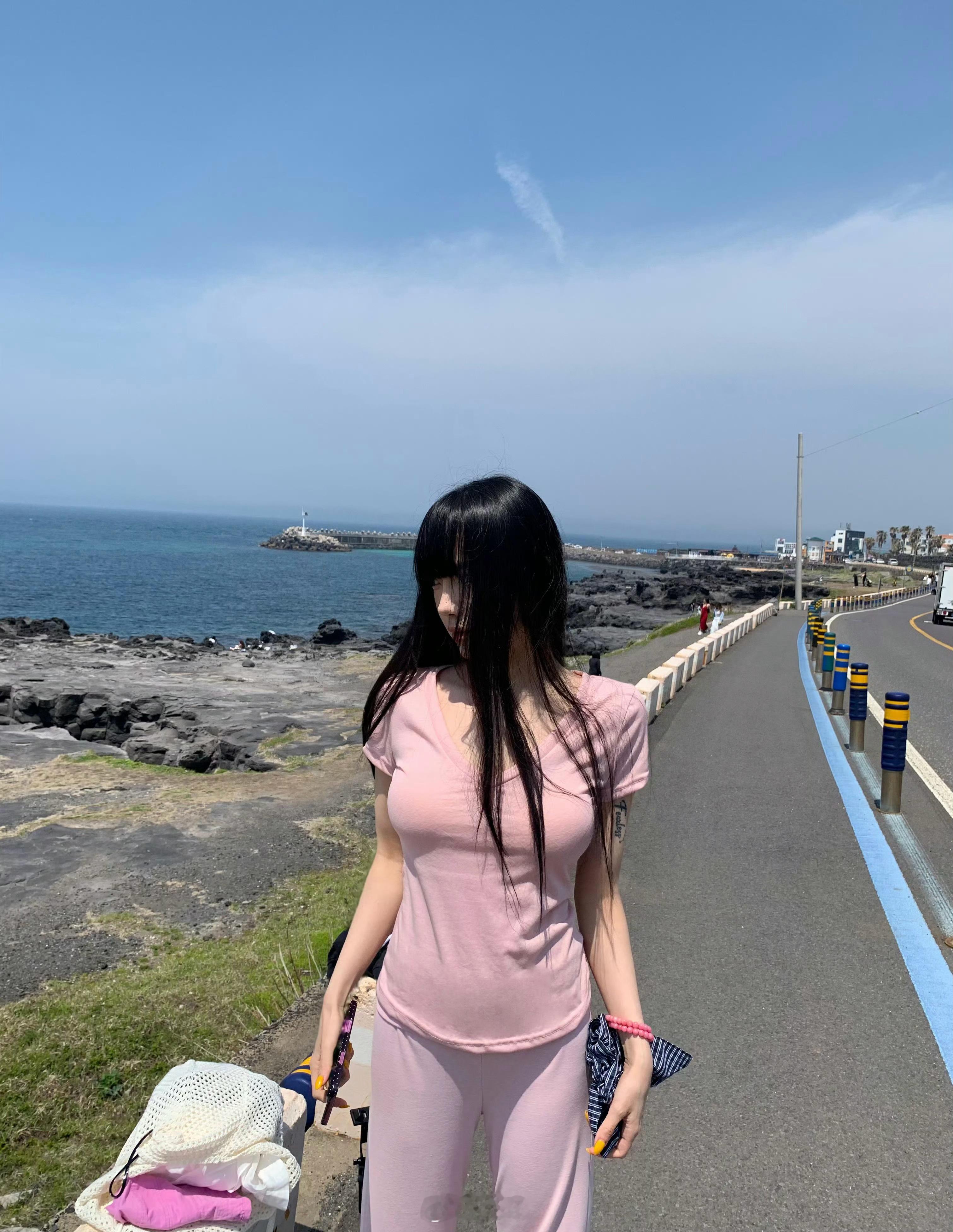 消费升级，越来越多好看的小姐姐用上了最新款iPhone。 ​​​