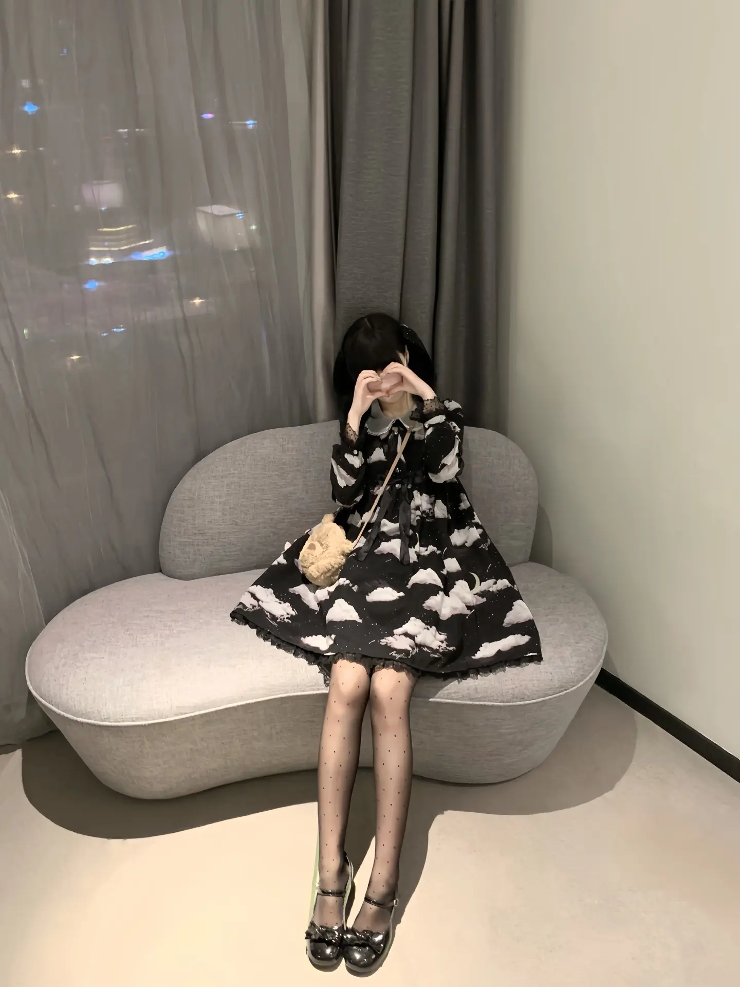 男的不喜欢我 女的更是踹我两脚 对了 女的踹我的时候能穿红底高跟鞋吗