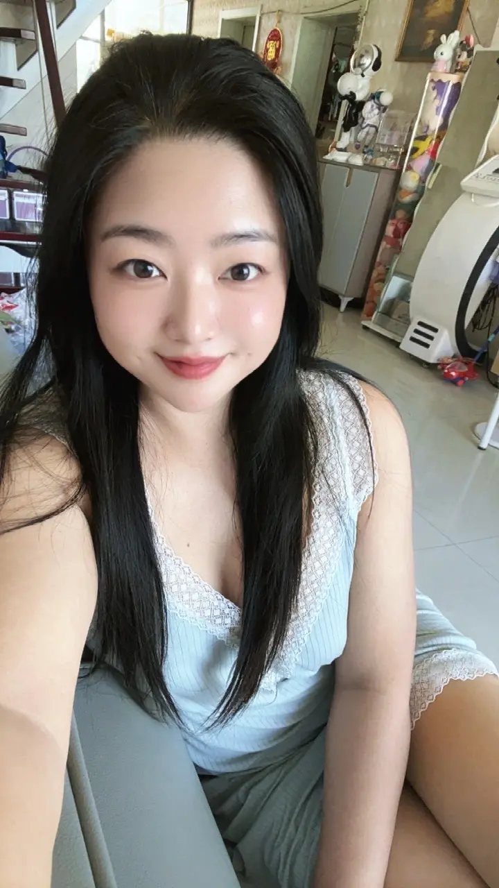 没了青春没了腰，但是还有一身膘，只要心态不滑坡，每天都是笑呵呵！
