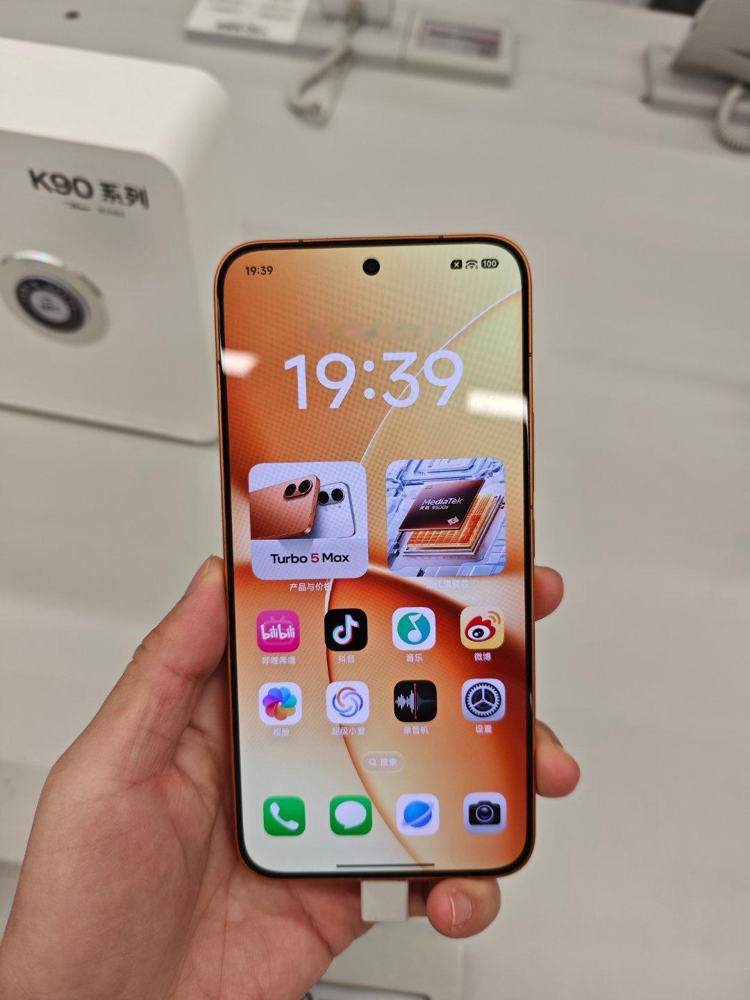 数码闲聊站 小米大润发专卖店!体验了一下红米note 5系列，确实不错，Max上