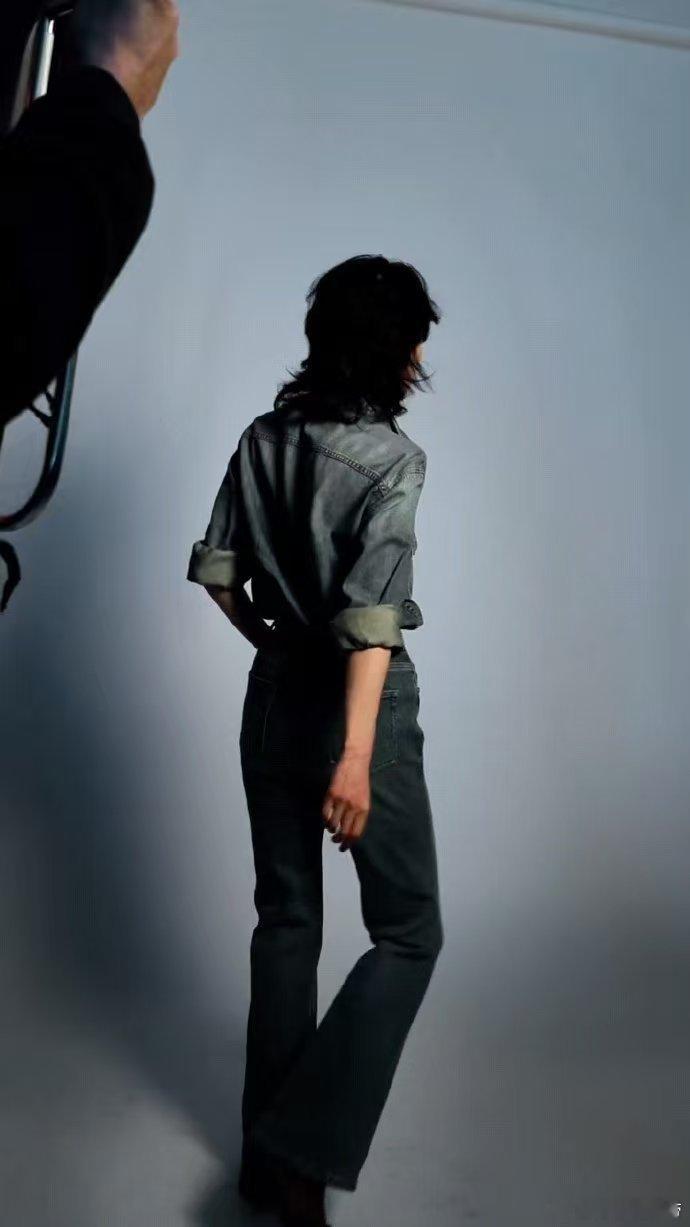 张曼玉61岁状态 谁能想到张曼玉61岁啦！岁月在她身上仿佛按下了暂停键，状态好到