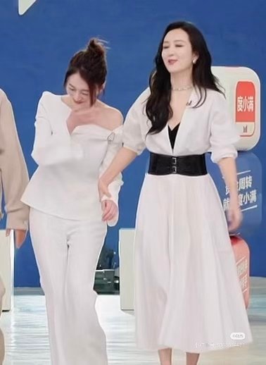 李小冉说喜欢直播一刀不剪我姐这个耿直，就爱这种大大方方、一刀不剪的真实，越看越喜