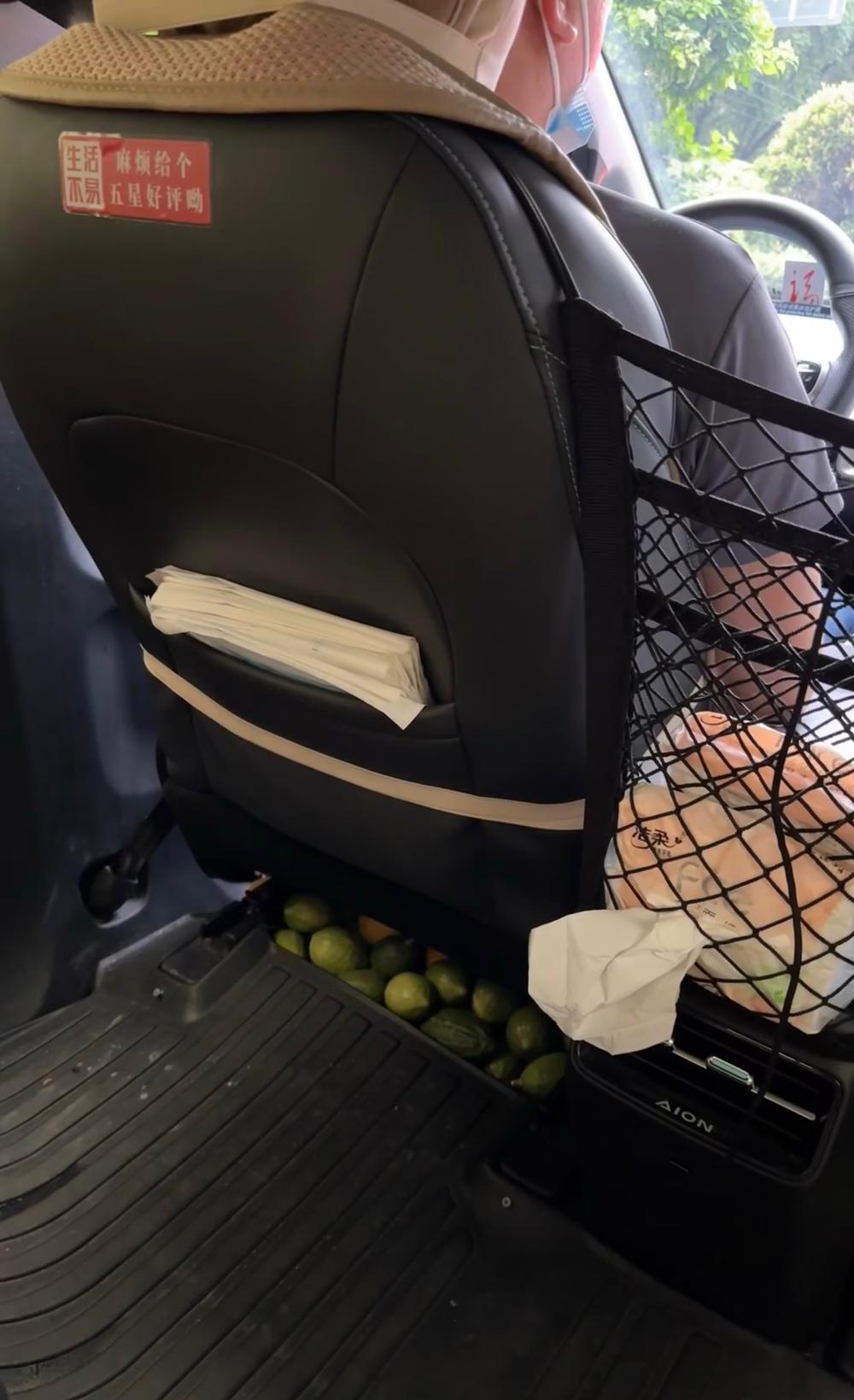 网约车一口价真没必要取消，关键是得把规则说明白。

有一次暴雨天叫车，一口价28