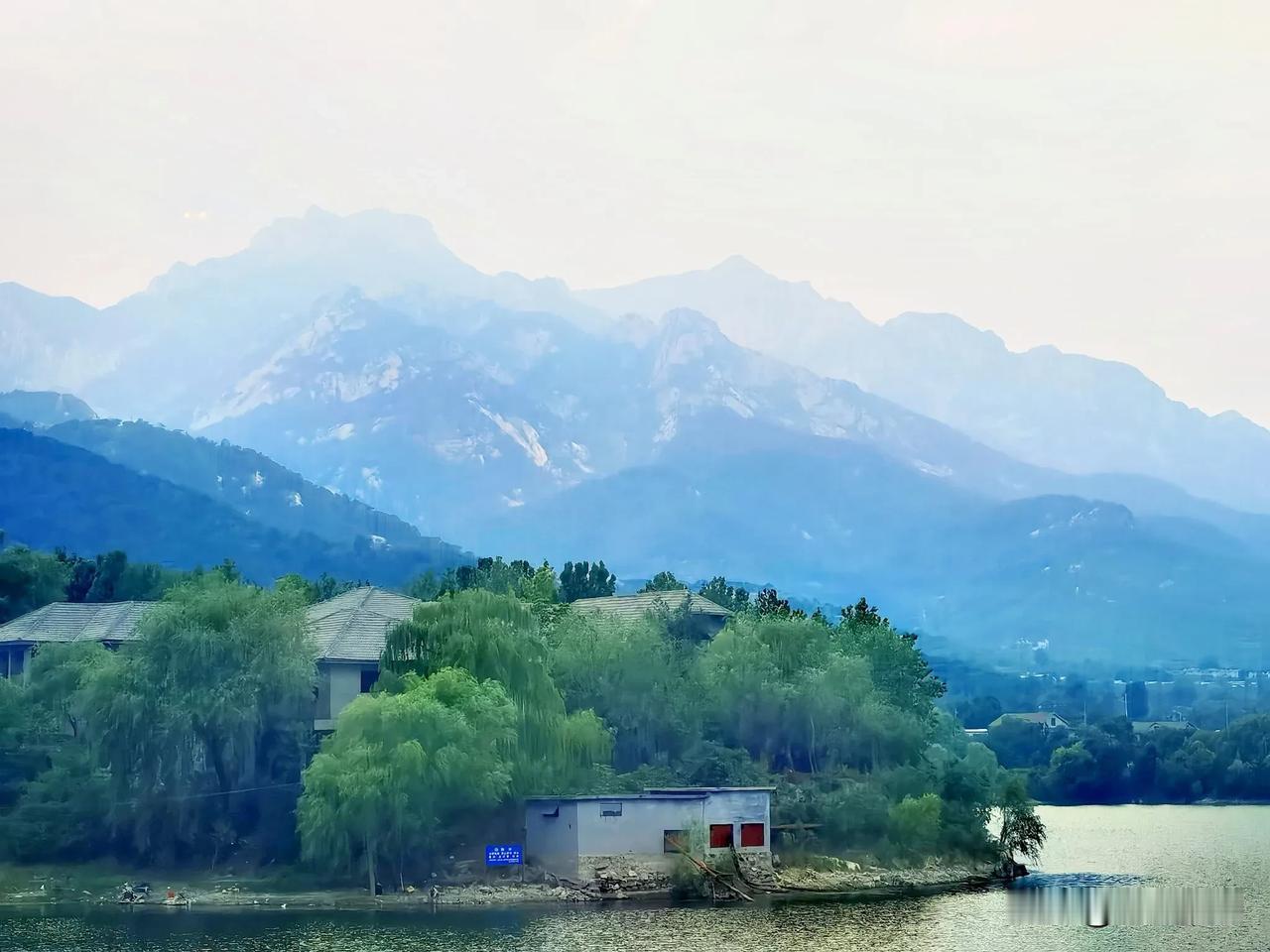 高而可登，雄而可亲
