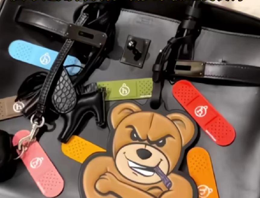 果然奢侈品不骗穷人，挣的都是富豪的钱。爱马仕推出三个创可贴装饰品1250，一个就