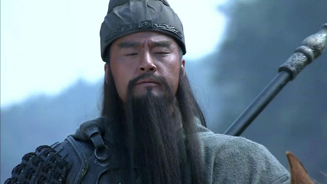 关羽的青龙偃月刀真的重达82斤？真的假的？
 
《三国演义》第四十二回里，关羽率