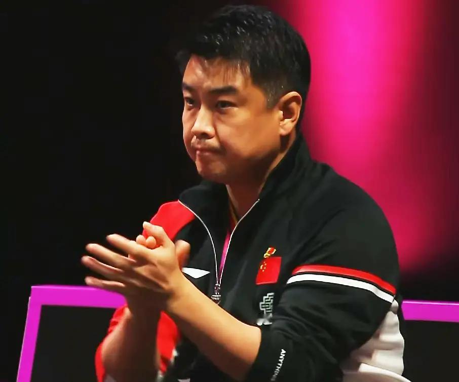 WTT多哈冠军赛，王皓指导给陈垣宇做场外，陈垣宇3一1赢了对手，王皓指导没有给向