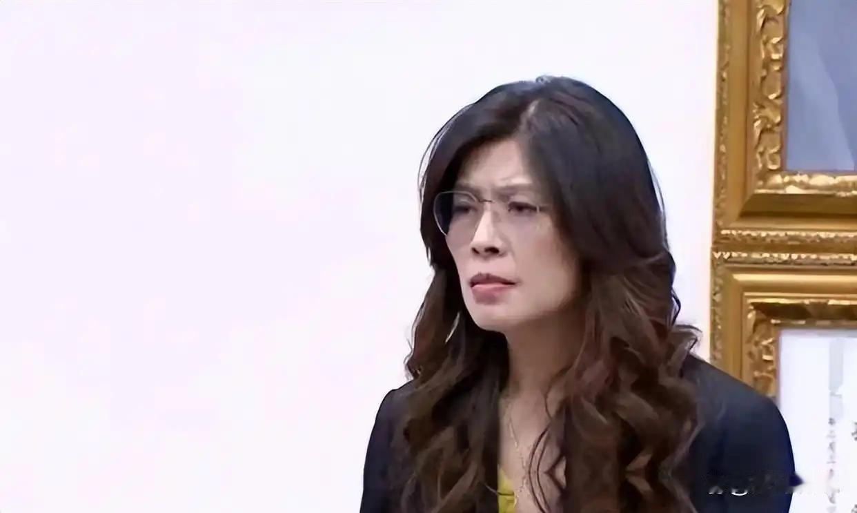 顶级博弈：沉默，是最狠的反击
见过太多人急着站队自保，才懂郑丽文这次"不动"的分