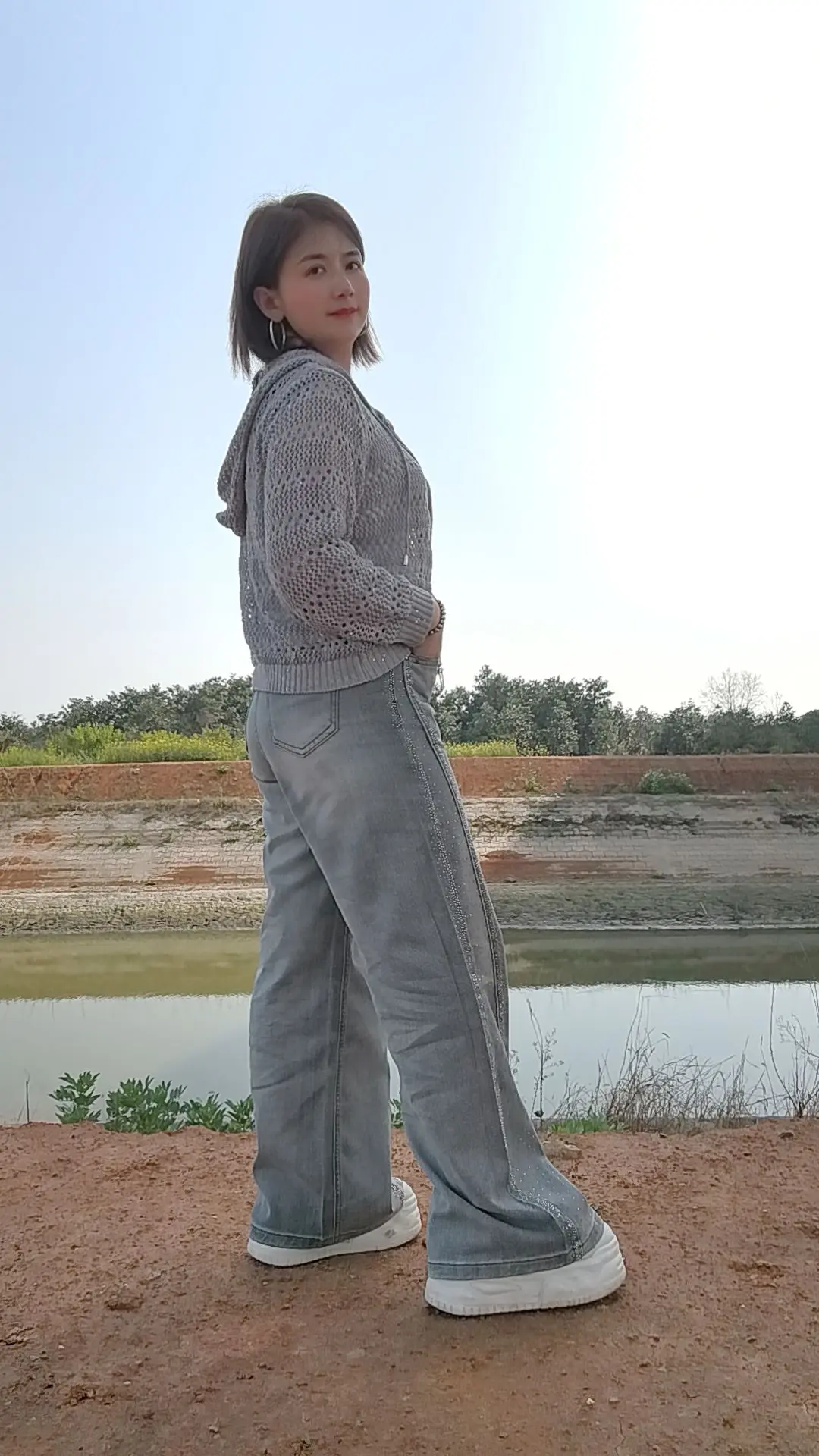 做个快乐的搬砖阿姨，忙时女汉子，闲时小女人，闹腾的时候女神经，别人喜不...