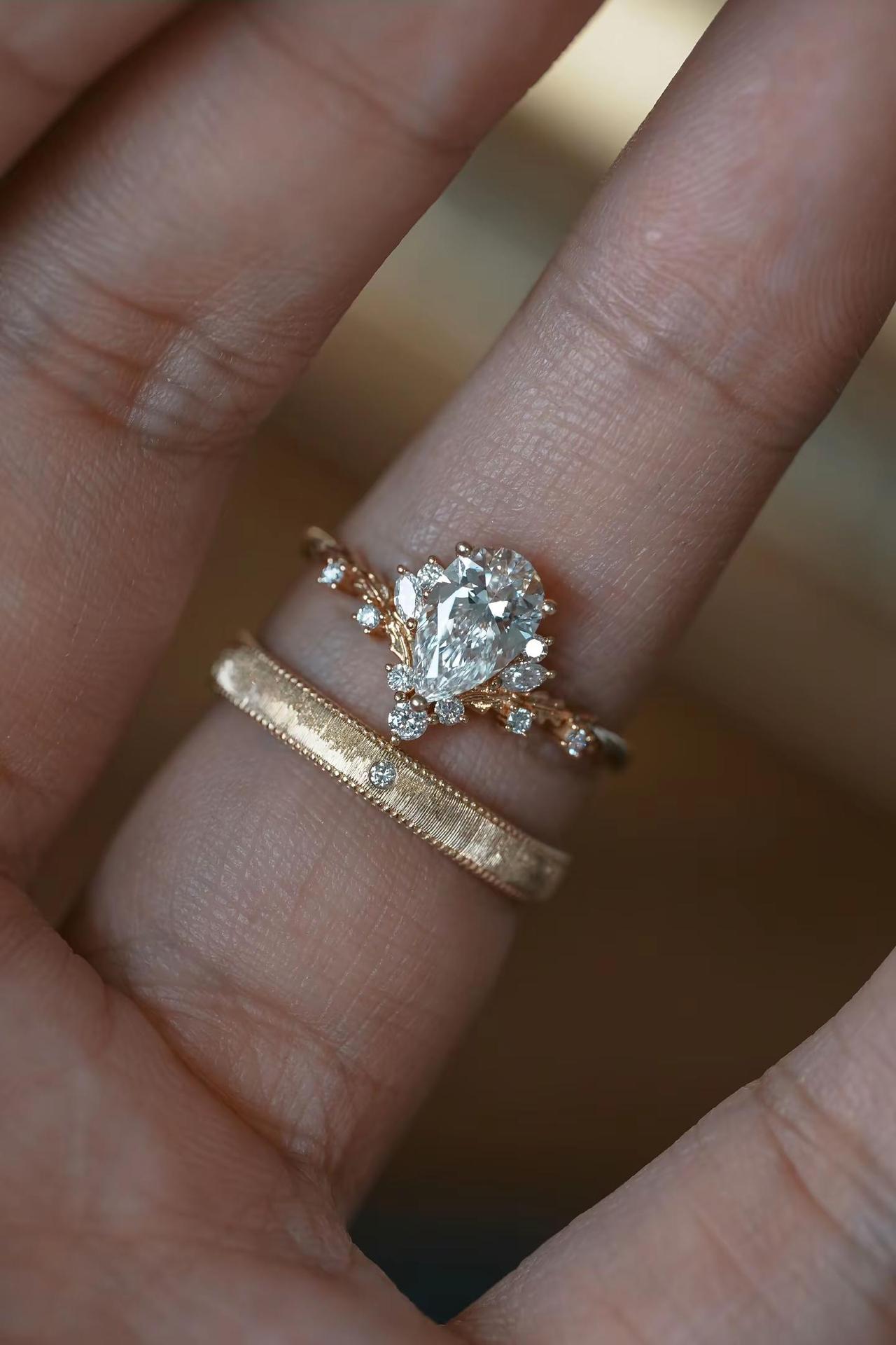 握紧你的手，不怕夜更迭。定制婚戒 钻戒 结婚 婚戒