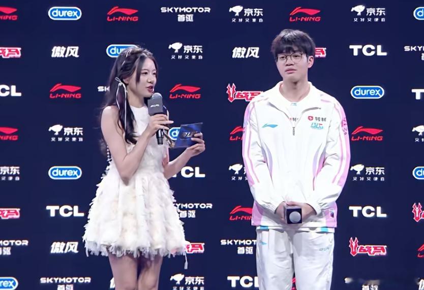 Xun:可能前期比较可惜，我们中后期打团做的蛮好的we第二赛段八连败BLG碾压W