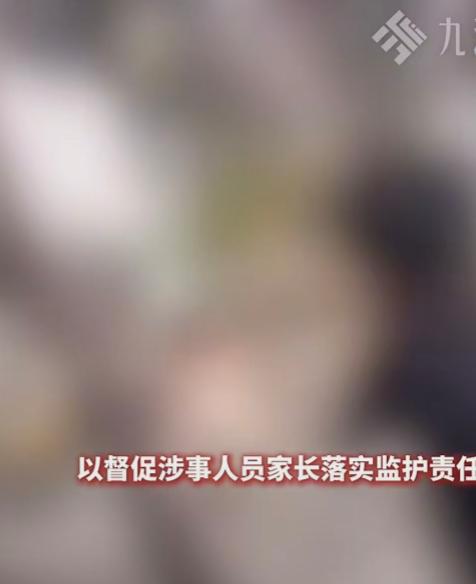 一段几名少年恶意虐待流浪狗、大家纷纷发声谴责，希望能对几名涉事孩子作出严肃处理。