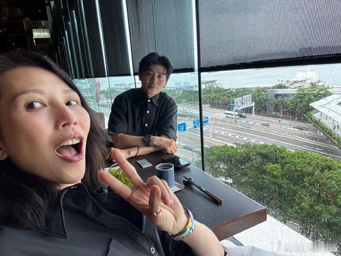 蔡少芬陪张晋庆生 张晋感谢老婆蔡少芬：谢谢你陪我，我今天过得很开心 