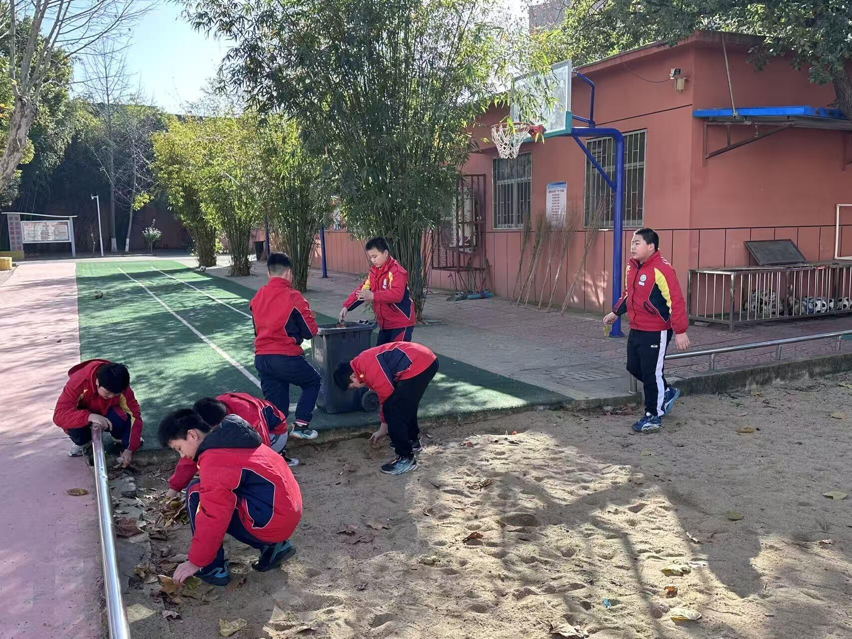南阳市油田第三小学开展“党员先锋作表率，志愿精神润校园”活动