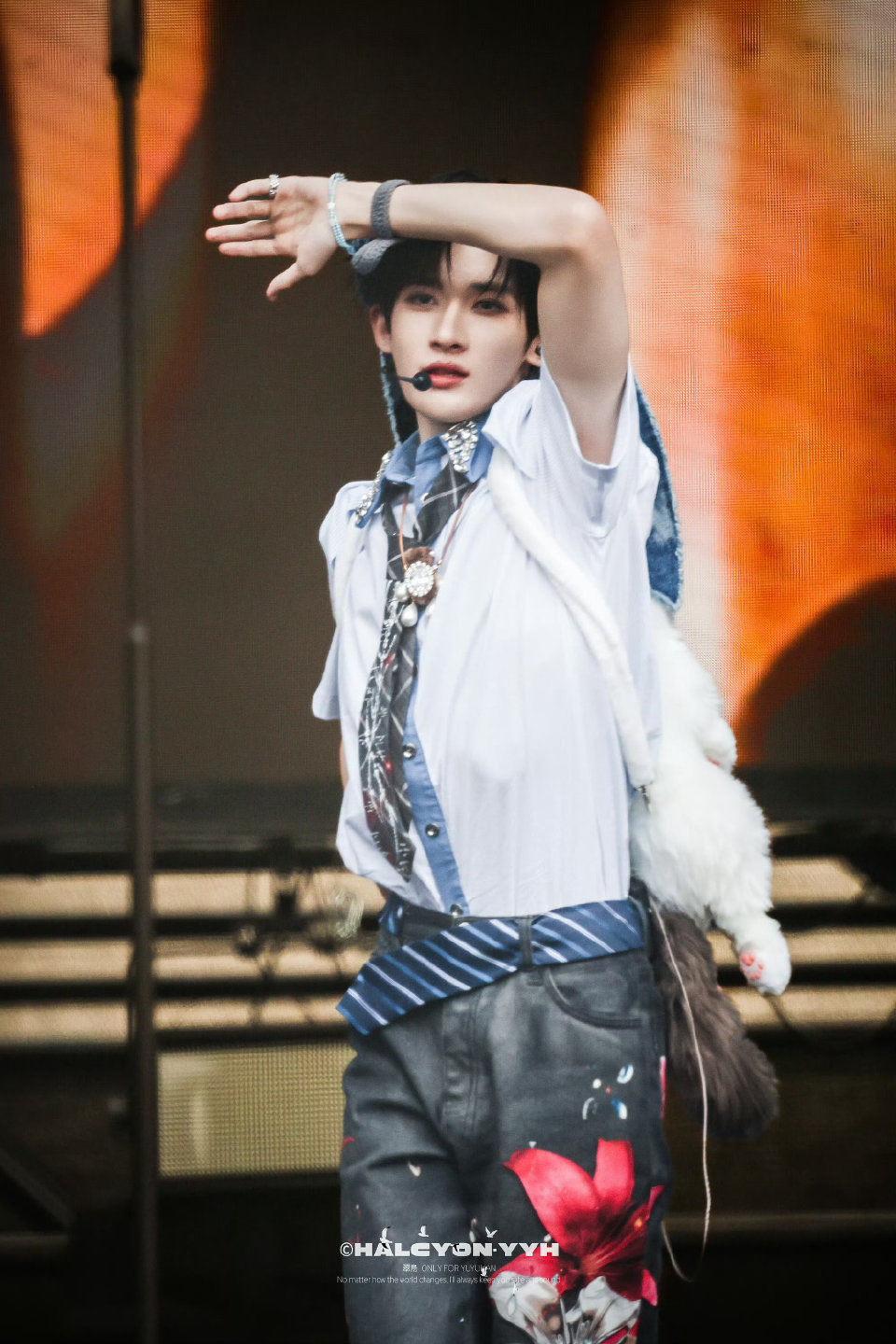 余宇涵一个人度过了青春期海角88号 谁懂啊！余宇涵独自穿越黑暗才成为光，现在节目