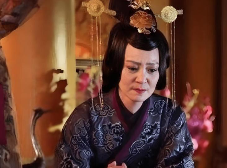 561年，看到26岁儿子孝昭帝高演奄奄一息，娄昭君大怒：活该有今天。娄昭君心灰意
