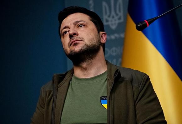 乌克兰政坛直接上演“宫斗大戏”，泽连斯基想靠人事调整攥紧权力，结果被议会当众掀桌