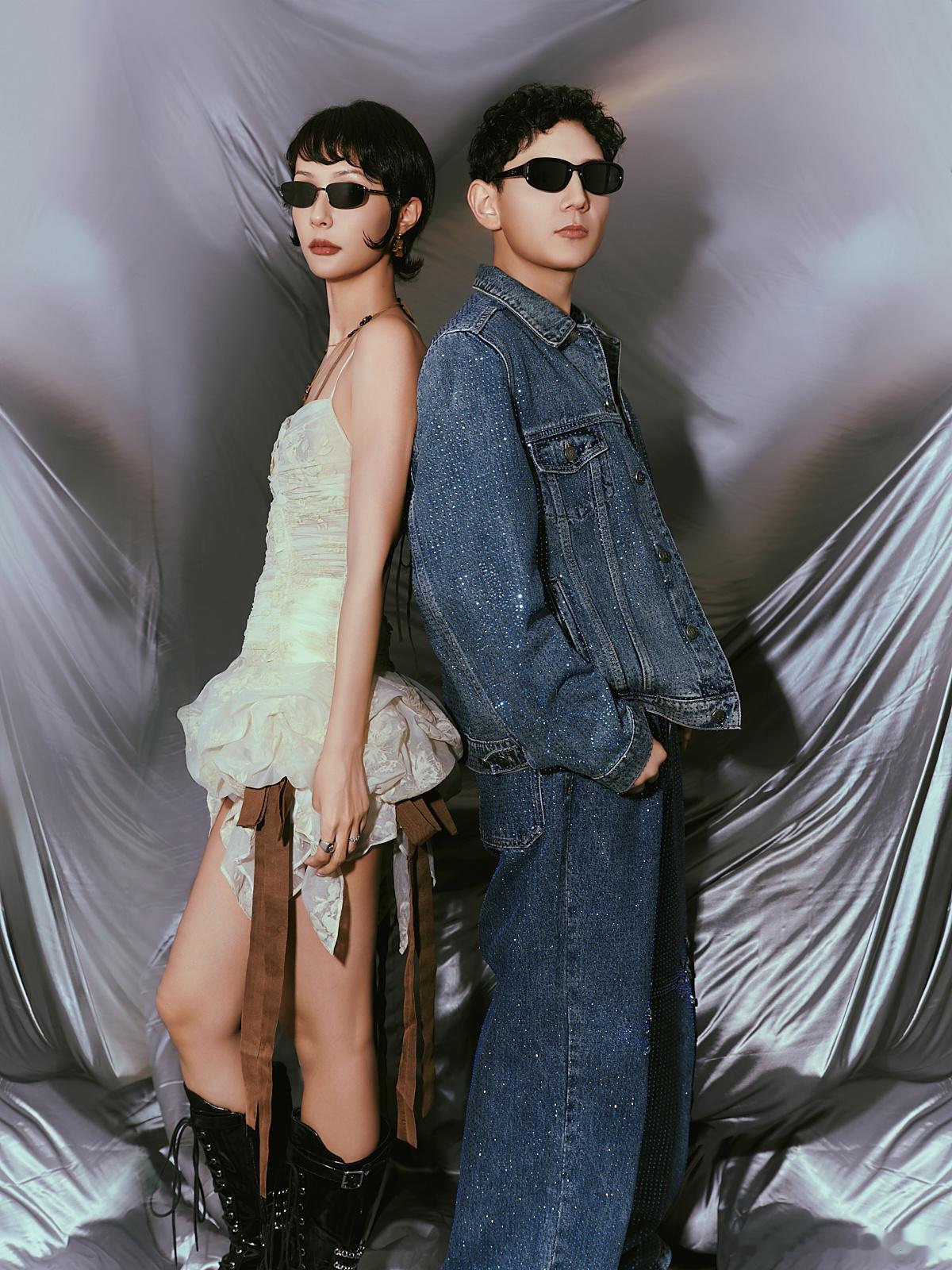 艾热孜巴合拍舞台太合拍了 艾热与孜巴的默契配合让《合拍》成为了不可复制的经典。他