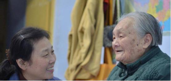 1998年，雇主对79岁的住家保姆高玉清说：“您都这么大年纪了，不要做了，我们重